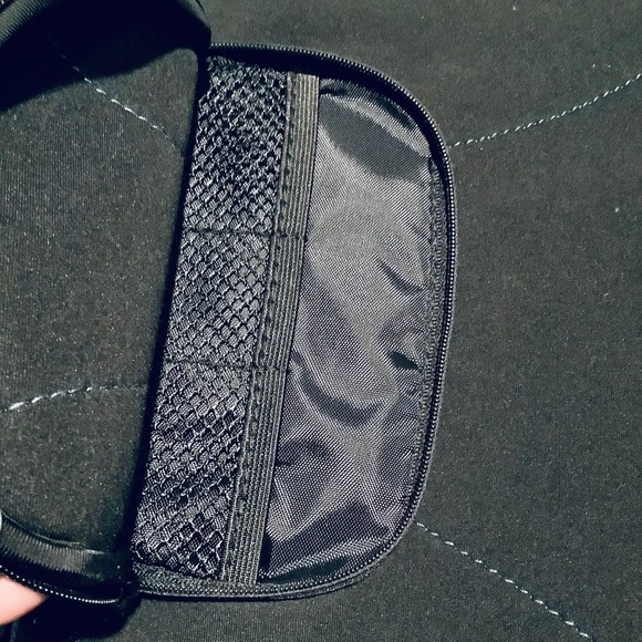 Targus Soft sided NylonTablet Case 12” X 10” Black - Picture 4 of 5